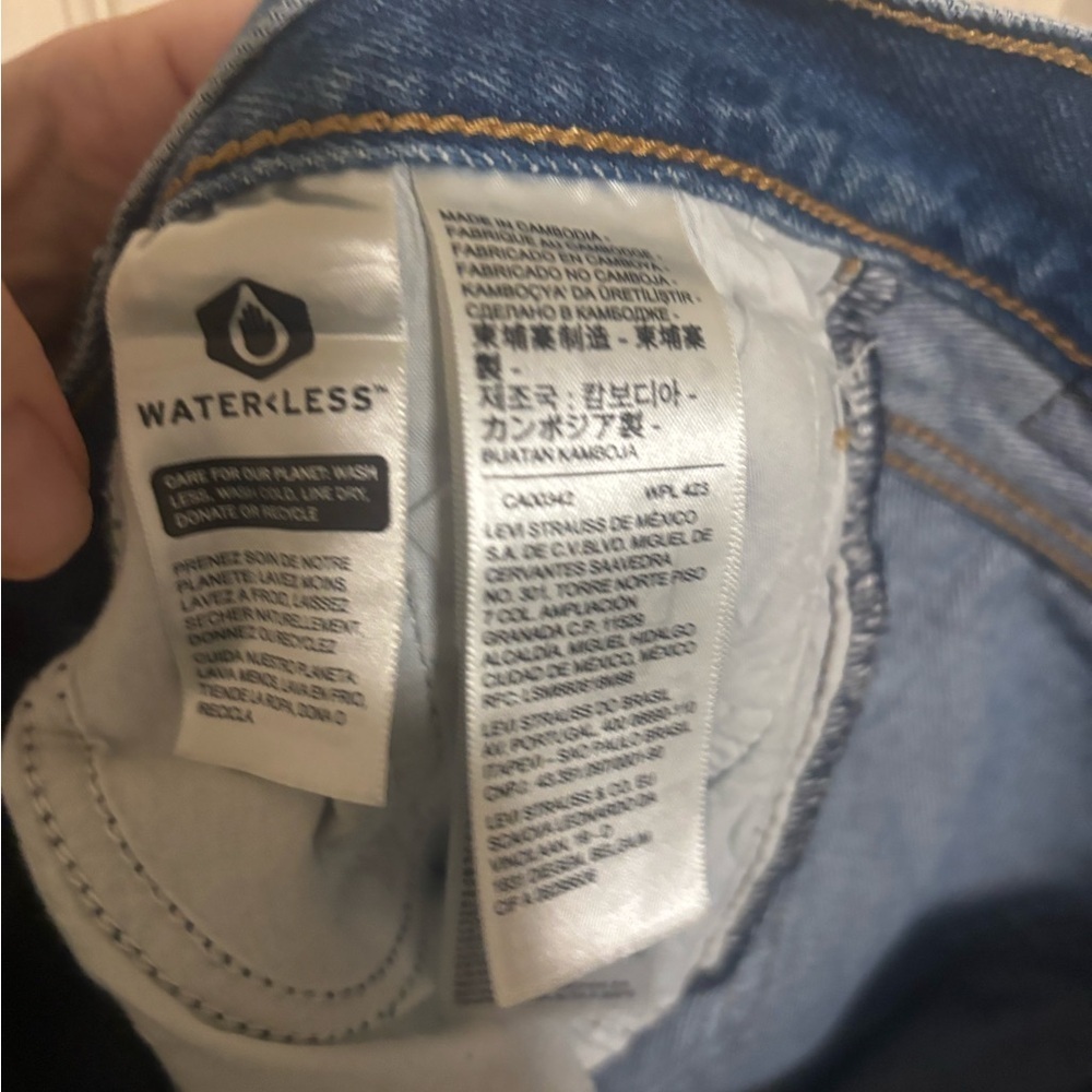 Levi’s Wedgie Straight Jeans – Premium Distressed – Size 29 - Picture 7 of 8